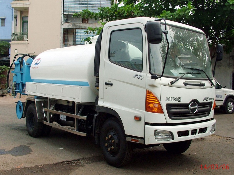 Xe phun rua ap luc.jpg